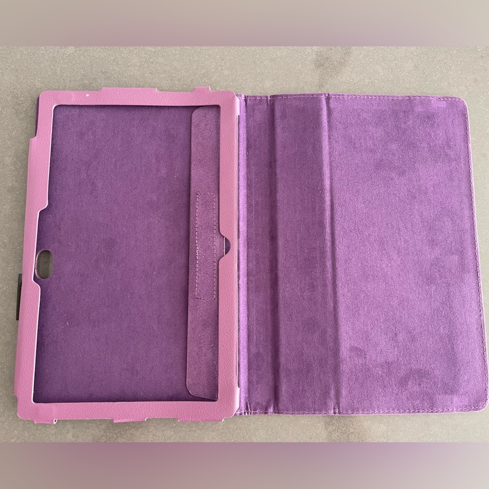 EUC PURPLE iPAD/TABLET CASE. 11” X 7” opening w/Velcro close for tablet slot.